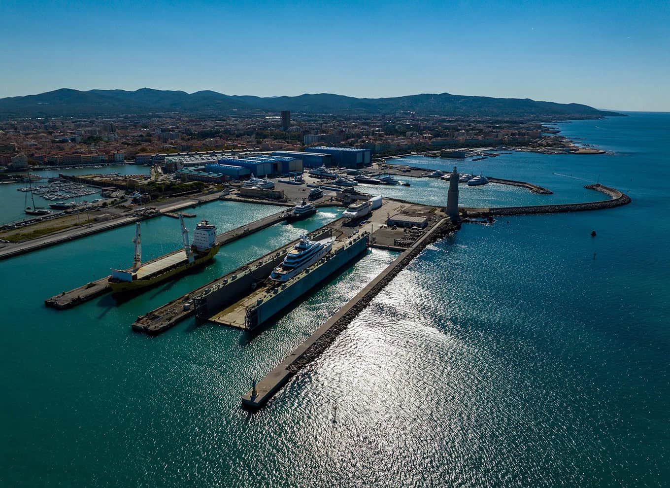 LUSBEN IN THE SPOTLIGHT